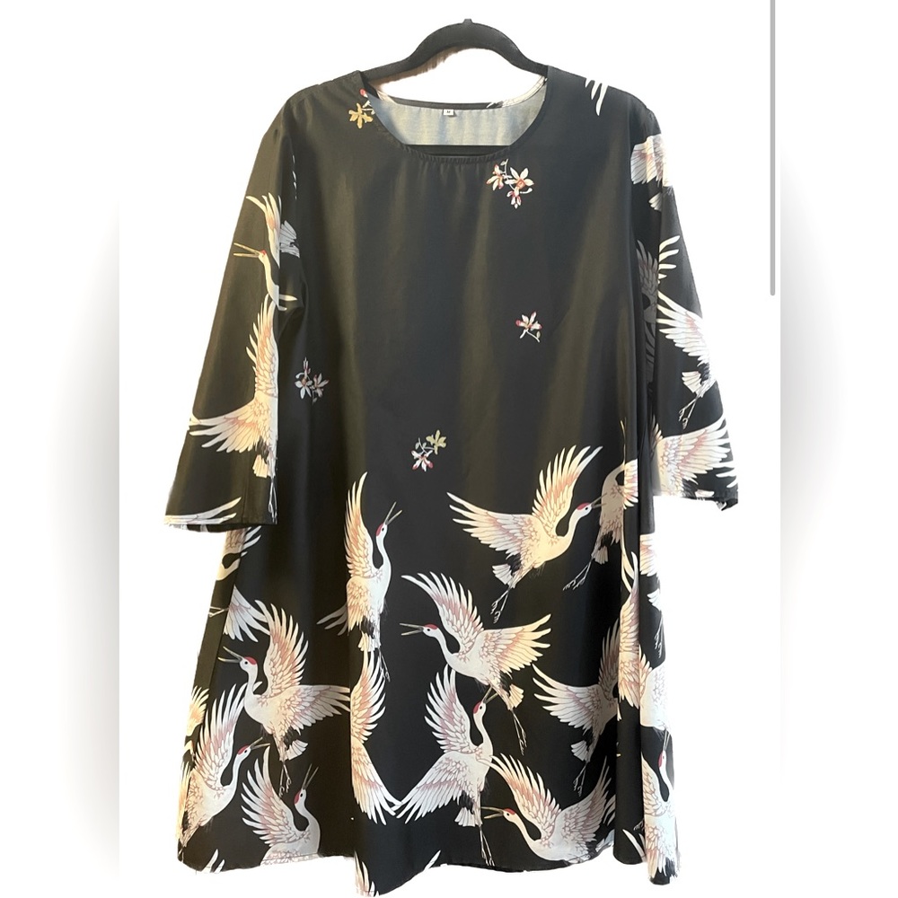 Size women’s medium flowy, versatile crane dress.
